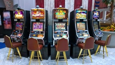 jaksel toto app interface showing sports betting and live casino options
